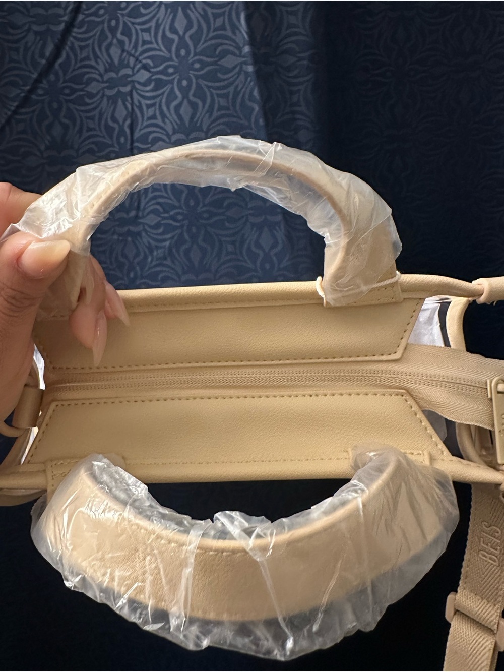 Béis - The Stadium Crossbody in Beige - Picture 6 of 8